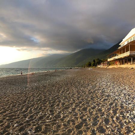 Эко Домики У Моря В Гаграх Gagry Exterior photo