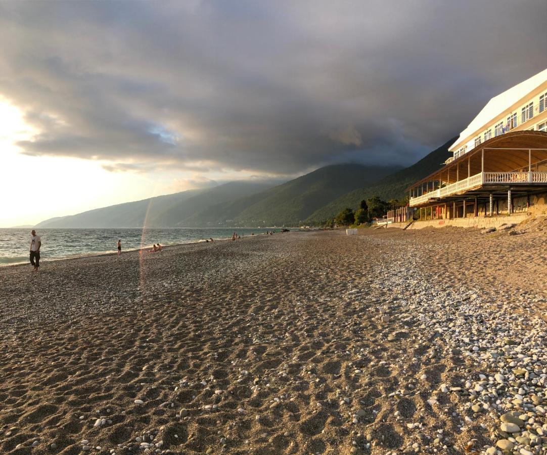 Эко Домики У Моря В Гаграх Gagry Exterior photo